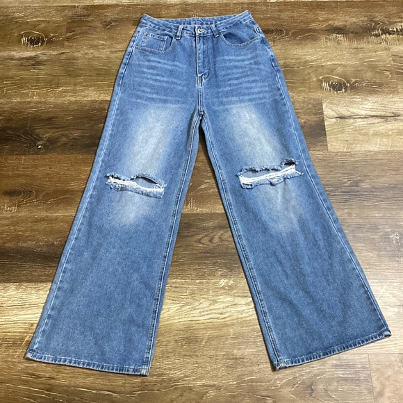 SHEIN hi-waisted wide legged jeans - Picture 2 of 10